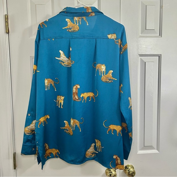 Umgee Blue Button Down Long Sleeve Leopard Novelty Print Blouse Top Size XL - Picture 5 of 16